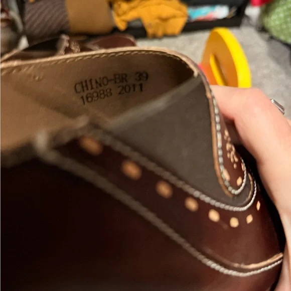 L'ATISTE Women's Brown Mules with Stitch Detail - Picture 7 of 7